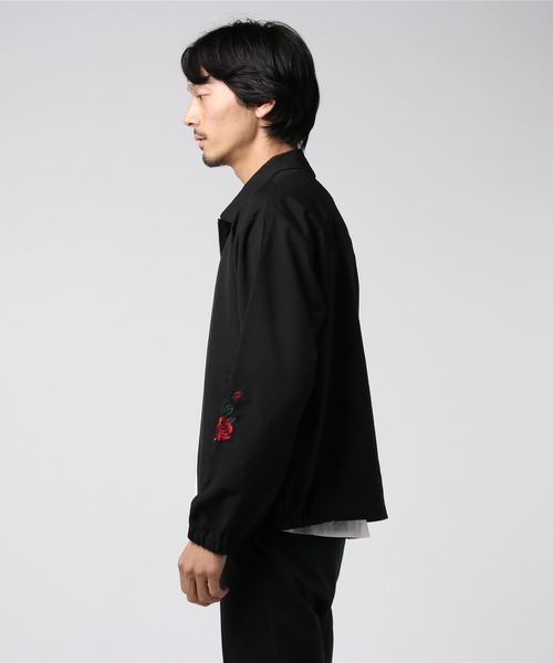 WEGO（ウィゴー）の「WEGO/ローズ刺繍スウィングトップ（ブルゾン・メンズ・ブラック・MEDIUM/LARGE）」の3枚目の写真
