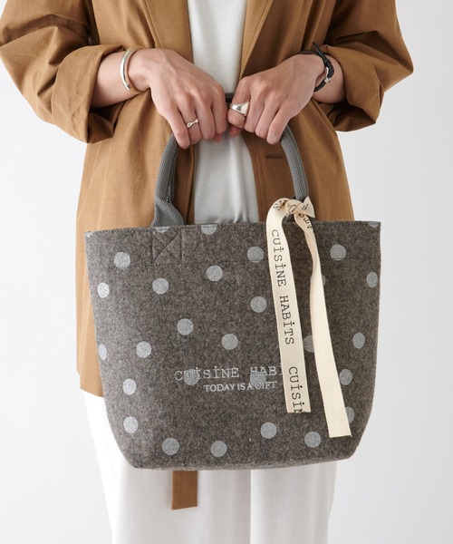 BIRTHDAY BAR（バースデイバー）の「HORIZONTAL TOTE  ホリゾンタル トートバッグ（トートバッグ・レディース・グレイッシュベージュ/オフホワイト/ブラック/グレー/レッド/グリーン/ドット/ホワイト×ブラック/その他/ベージュ系その他/ホワイト/ネイビー/グレー系/カーキ/カーキ系/その他2/ベージュ/その他3/シルバー/グリーン系その他/レッド系その他/チャコールグレー/イエロー/ホワイト×ホワイト/ライラック/ブラック×ブラック/キャメル/ダークグレー/グレー系その他/ブラック系その他/グレー×ピンク/ホワイト×イエロー/ホワイト×ブルー/インディゴブルー/ダークグリーン/アイボリー・フリー）」の16枚目の写真
