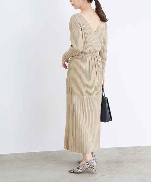 ADAM ET ROPE'（アダムエロペ）の「２ＷＡＹカシュクールリブニットワンピース（ワンピース・レディース・ブラック/ベージュ・FREE）」の10枚目の写真