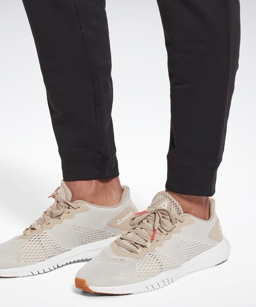 Reebok（リーボック）の「トレーニング エッセンシャルズ リニア ロゴ ジョガーズ / Training Essentials Linear Logo Joggers（その他パンツ・メンズ・ブラック・SMALL/MEDIUM/LARGE/X-LARGE/XX-LARGE/XXX-LARGE）」の5枚目の写真