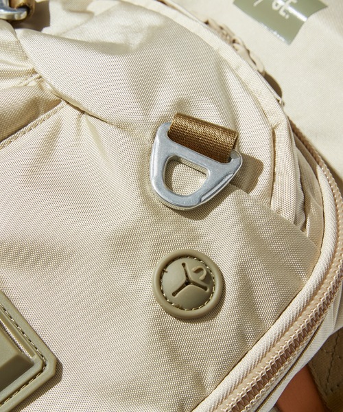F/CE. (エフシーイー)の「F/CE. ROBIC 3-DAYSTRIP LARGE BP / エフシーイー ロービックナイロン3デイズトリップ ラージバックパック(バックパック/リュック・メンズ・ベージュ/ブラック・FREE)」の5枚目の写真