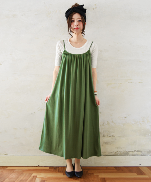 and it_(アンドイット)の「【日本製】ベーシックギャザーコットンキャミマキシワンピース(ワンピース・レディース・ブラック/チャコールグレー/パープル/ダークラベンダー/ワインレッド/オレンジ/杢グレー/モカ/オートミール/グレイッシュベージュ/ターコイズブルー/ネイビー/グリーン/カーキ/ダークブラウン・MEDIUM)」の10枚目の写真