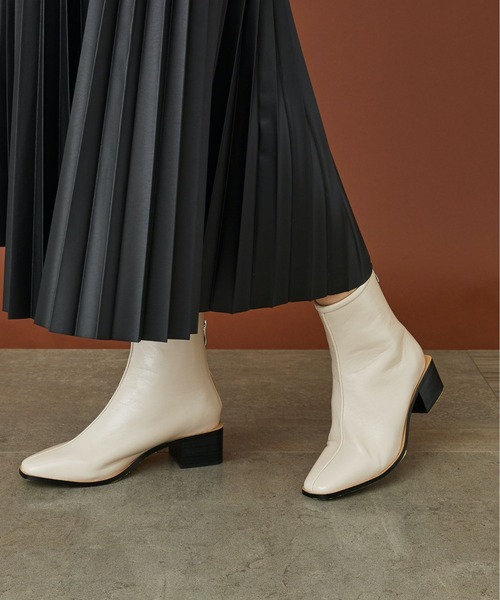 STUDIOUS（ステュディオス）の「【STUDIOUS】ウォッシュエナメルミドルブーツ（ブーツ・レディース・ブラック/アイボリー・1/2）」の17枚目の写真