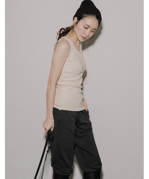 eversince(エバーシンス)の「【ペールトーン】ラウンドネック・リブタンクトップ(タンクトップ・レディース・ブラック/アイボリー/オフホワイト/ピンク/グリーン/グレイッシュベージュ・M/L)」の14枚目の写真