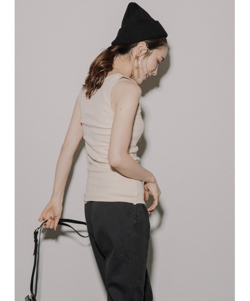 eversince(エバーシンス)の「【ペールトーン】ラウンドネック・リブタンクトップ(タンクトップ・レディース・ブラック/アイボリー/オフホワイト/ピンク/グリーン/グレイッシュベージュ・M/L)」の15枚目の写真