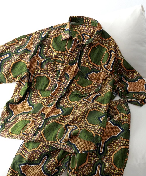 JOURNAL STANDARD relume（ジャーナルスタンダード　レリューム）の「アフリカンバティック半袖シャツ（シャツ/ブラウス・メンズ・ブラック/ブラウン/グリーン・FREE）」の3枚目の写真