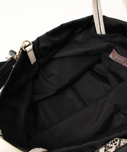 un dix cors(アンディコール)の「たっぷり入るデイリー仕様 パイソン柄ショルダーバッグ(ショルダーバッグ・レディース・ブラック/カーキ/ベージュ・FREE)」の7枚目の写真