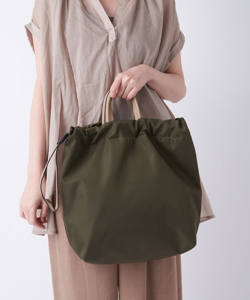 n.k.d♡リバティ カジュアルショルダーバッグ　マチ10cm un dix cors（アンディコール）の「たっぷり入るデイリー仕様