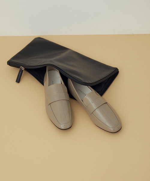 ADAM ET ROPE'(アダムエロペ)の「【晴雨兼用】ポーチ付きレインローファー(レインシューズ・レディース・ライトグレー/ブラック・23.5cm/22.5cm/24.0cm/23.0cm/24.5cm)」の1枚目の写真