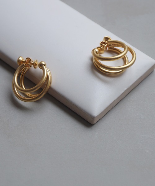 Jenny BY IMMANOEL（ジェニーバイイマノエル）の「フープイヤリング（イヤリング・レディース・シルバー/ゴールド・FREE）」の2枚目の写真
