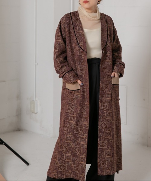 Eimee Law(エイミーロウ)の「オリエンタルJQ パイピングロングガウン(その他アウター・レディース・ブラウン/ベージュ・38)」の2枚目の写真