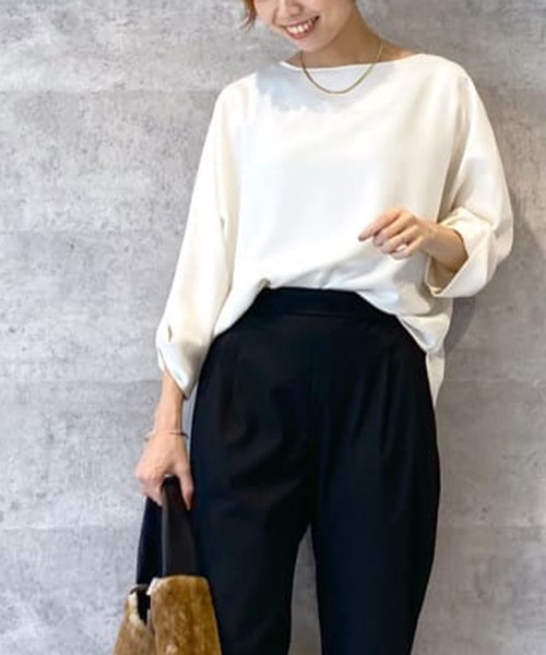 RIVE DROITE(リヴドロワ)の「軽い着心地でストレスフリー ドルマンターンバックブラウス(シャツ/ブラウス・レディース・オフホワイト/ブラック/バーガンディー・FREE)」の1枚目の写真