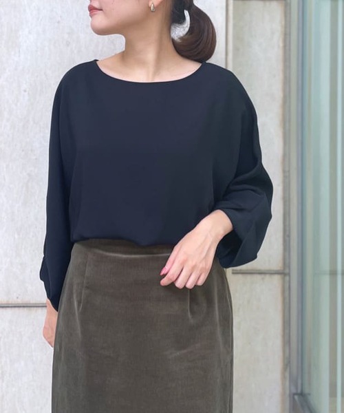 RIVE DROITE(リヴドロワ)の「軽い着心地でストレスフリー ドルマンターンバックブラウス(シャツ/ブラウス・レディース・オフホワイト/ブラック/バーガンディー・FREE)」の2枚目の写真