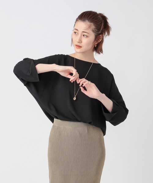 RIVE DROITE(リヴドロワ)の「軽い着心地でストレスフリー ドルマンターンバックブラウス(シャツ/ブラウス・レディース・オフホワイト/ブラック/バーガンディー・FREE)」の19枚目の写真