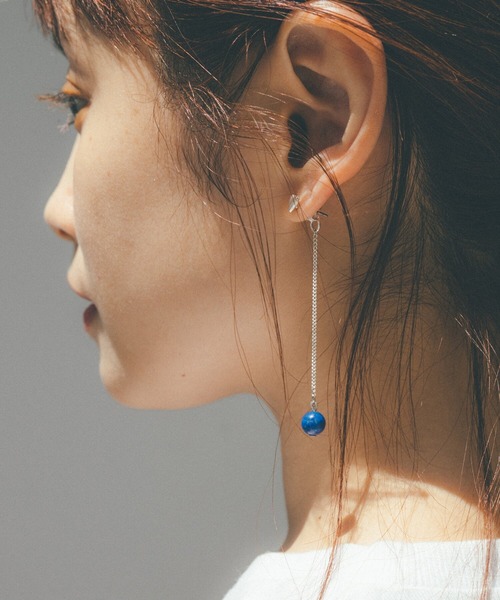 haco!（ハコ）の「【高橋愛さんコラボ】耳元で優しく揺れるラピスラズリとハートモチーフのイヤーアクセ by LOVE&PEACE PROJECT ＜1:ピアス　2:イヤリング＞（ピアス（両耳用）・レディース・ブルー・1/2）」の5枚目の写真