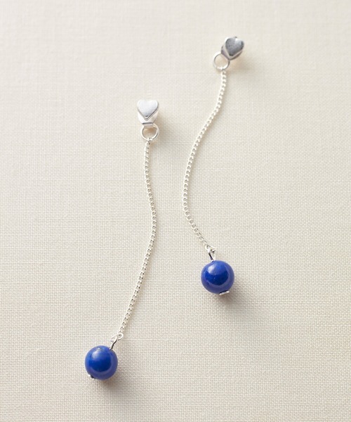 haco!（ハコ）の「【高橋愛さんコラボ】耳元で優しく揺れるラピスラズリとハートモチーフのイヤーアクセ by LOVE&PEACE PROJECT ＜1:ピアス　2:イヤリング＞（ピアス（両耳用）・レディース・ブルー・1/2）」の6枚目の写真