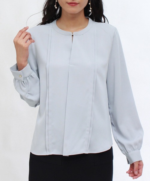 TRUDEA（トルディア）の「金具使いスキッパーブラウス（シャツ/ブラウス・レディース・ホワイト/ネイビー/ライトグレー/グレイッシュベージュ・MEDIUM/LARGE）」の5枚目の写真