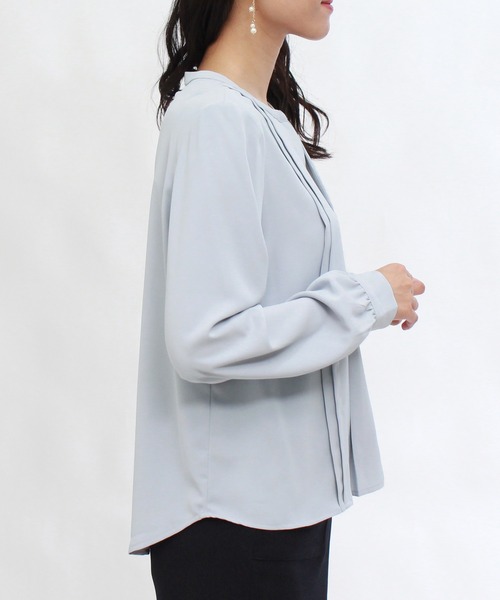 TRUDEA（トルディア）の「金具使いスキッパーブラウス（シャツ/ブラウス・レディース・ホワイト/ネイビー/ライトグレー/グレイッシュベージュ・MEDIUM/LARGE）」の6枚目の写真