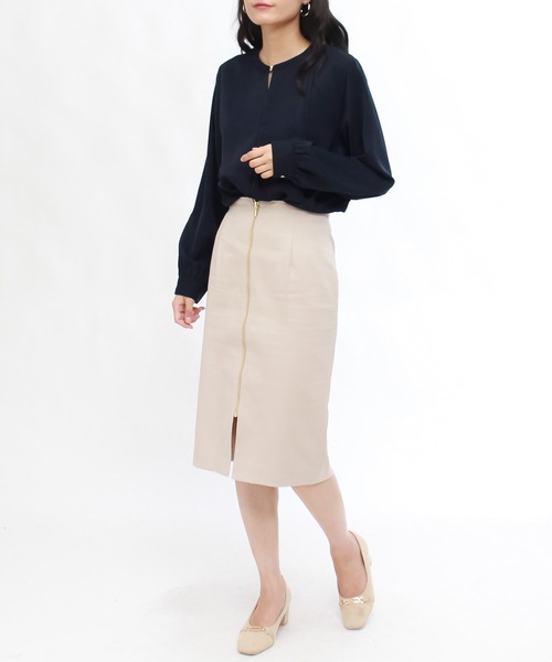 TRUDEA（トルディア）の「金具使いスキッパーブラウス（シャツ/ブラウス・レディース・ホワイト/ネイビー/ライトグレー/グレイッシュベージュ・MEDIUM/LARGE）」の19枚目の写真