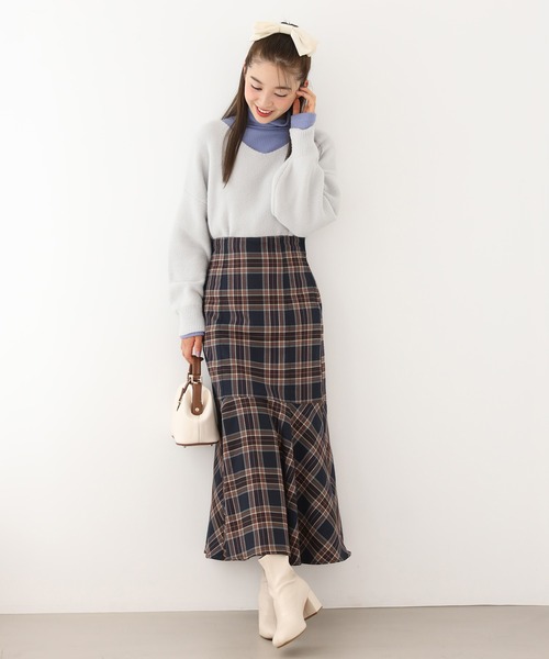 one after another NICE CLAUP（ワンアフターアナザーナイスクラップ）の「この1枚があれば一気に旬なスタイリングに。イニシャルハイネックトップス（Tシャツ/カットソー・レディース・ブラック/レッド/オフホワイト/サックスブルー・FREE）」の15枚目の写真