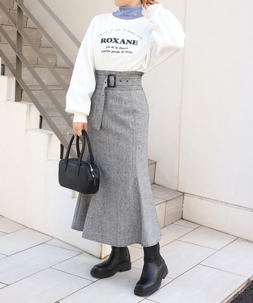 one after another NICE CLAUP（ワンアフターアナザーナイスクラップ）の「この1枚があれば一気に旬なスタイリングに。イニシャルハイネックトップス（Tシャツ/カットソー・レディース・ブラック/レッド/オフホワイト/サックスブルー・FREE）」の9枚目の写真