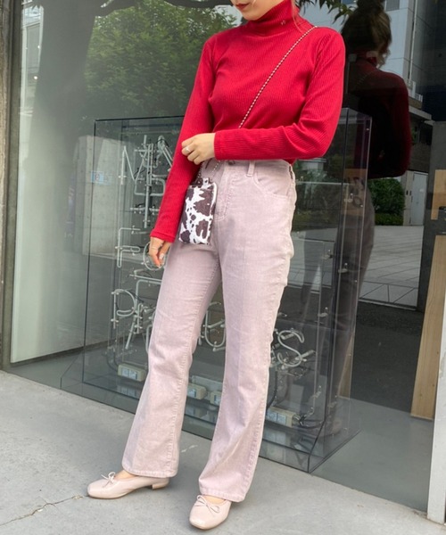 one after another NICE CLAUP（ワンアフターアナザーナイスクラップ）の「この1枚があれば一気に旬なスタイリングに。イニシャルハイネックトップス（Tシャツ/カットソー・レディース・ブラック/レッド/オフホワイト/サックスブルー・FREE）」の6枚目の写真