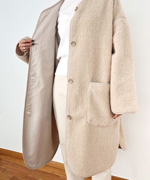 andme（アンドミー）の「合皮パイピングボアノーカラーコート（ノーカラーコート・レディース・アイボリー/モカ/ライトベージュ・M）」の9枚目の写真