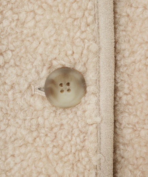 andme（アンドミー）の「合皮パイピングボアノーカラーコート（ノーカラーコート・レディース・アイボリー/モカ/ライトベージュ・M）」の6枚目の写真