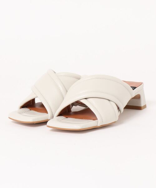 inter-chaussures(インターショシュール)の「【ANGEL ALARCON】スクエアトウクロスベルトサンダル(D22306)(サンダル・レディース・ブラック/ホワイト/イエロー・35/36/38/37)」の1枚目の写真