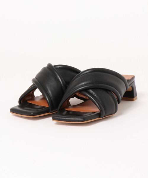 inter-chaussures(インターショシュール)の「【ANGEL ALARCON】スクエアトウクロスベルトサンダル(D22306)(サンダル・レディース・ブラック/ホワイト/イエロー・35/36/38/37)」の2枚目の写真
