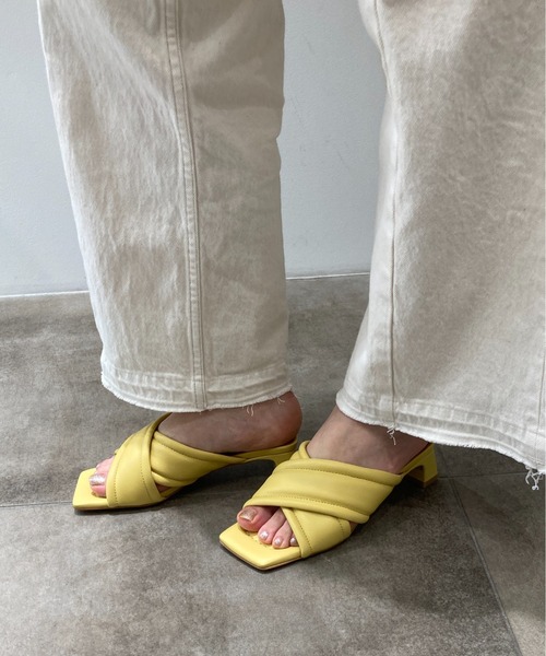 inter-chaussures(インターショシュール)の「【ANGEL ALARCON】スクエアトウクロスベルトサンダル(D22306)(サンダル・レディース・ブラック/ホワイト/イエロー・35/36/38/37)」の7枚目の写真