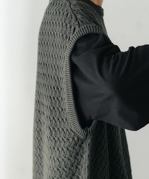 epnok（エプノック）の「ベーシックルーズシアーニットベスト（ベスト・メンズ・グレイッシュベージュ/ベージュ系その他/チャコールグレー/グレイッシュブルー・LARGE/MEDIUM/SMALL）」の12枚目の写真