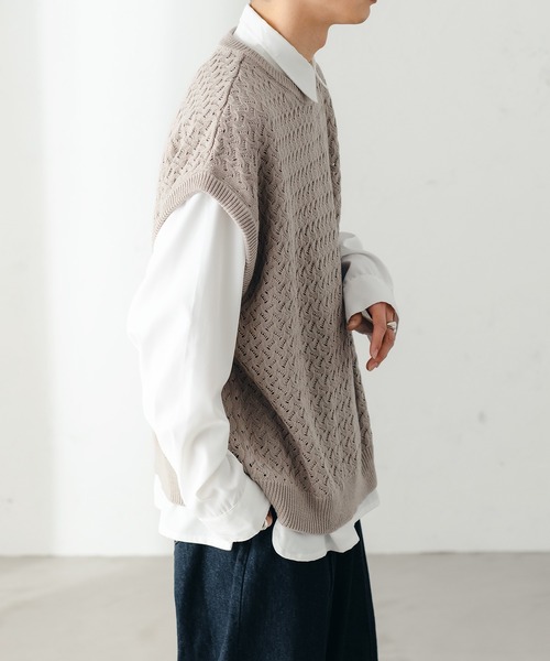 epnok（エプノック）の「ベーシックルーズシアーニットベスト（ベスト・メンズ・グレイッシュベージュ/ベージュ系その他/チャコールグレー/グレイッシュブルー・LARGE/MEDIUM/SMALL）」の16枚目の写真