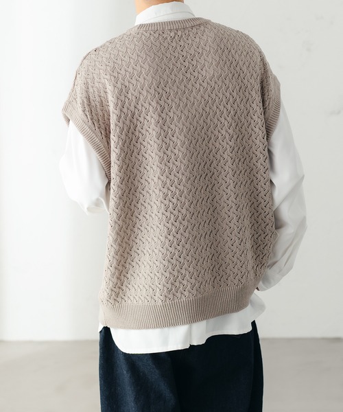 epnok（エプノック）の「ベーシックルーズシアーニットベスト（ベスト・メンズ・グレイッシュベージュ/ベージュ系その他/チャコールグレー/グレイッシュブルー・LARGE/MEDIUM/SMALL）」の17枚目の写真