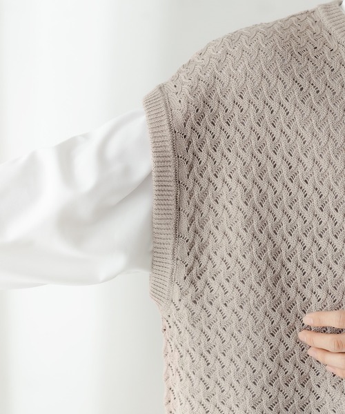 epnok（エプノック）の「ベーシックルーズシアーニットベスト（ベスト・メンズ・グレイッシュベージュ/ベージュ系その他/チャコールグレー/グレイッシュブルー・LARGE/MEDIUM/SMALL）」の22枚目の写真