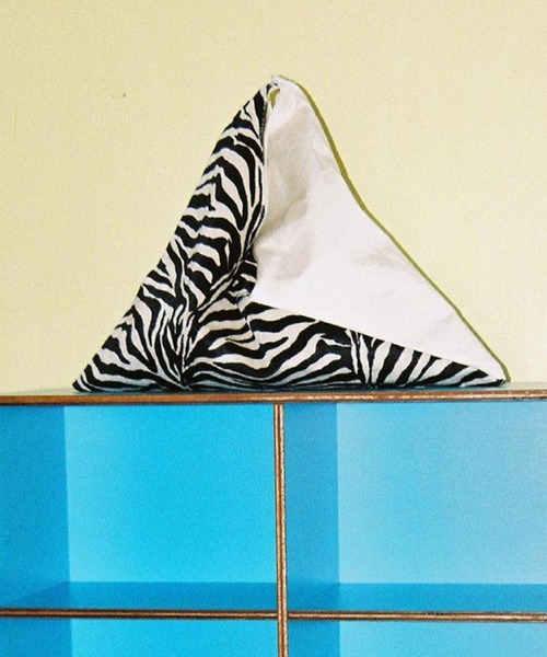 Bonjour Girl（ボンジュールガール）の「【Planforotherday/プラン・フォー・アザーデイ】Croissant mini tote bag クロワッサンミニトートバッグ（ハンドバッグ・レディース・ゼブラ・FREE）」の3枚目の写真