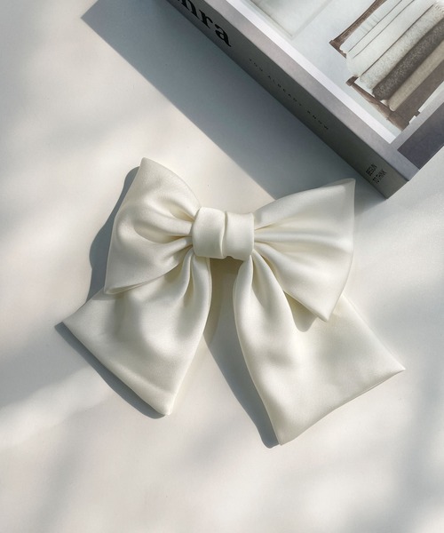 CEMONEMO(セモネモ)の「サテン ロングリボン バレッタ(バレッタ/ヘアクリップ・レディース・ブラック/アイボリー・FREE)」の13枚目の写真