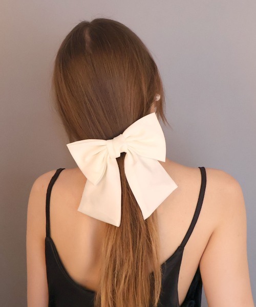 CEMONEMO(セモネモ)の「サテン ロングリボン バレッタ(バレッタ/ヘアクリップ・レディース・ブラック/アイボリー・FREE)」の10枚目の写真
