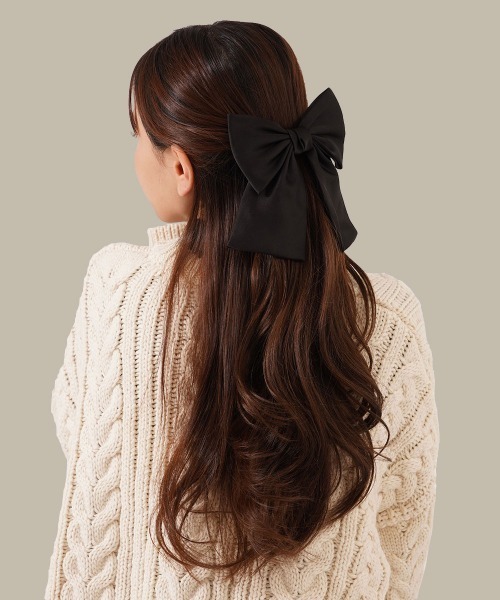CEMONEMO(セモネモ)の「サテン ロングリボン バレッタ(バレッタ/ヘアクリップ・レディース・ブラック/アイボリー・FREE)」の18枚目の写真