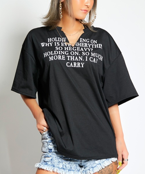 babyShoop（ベイビーシュープ）の「英字ロゴVネック半袖TOPS（Tシャツ/カットソー・レディース・ホワイト/ブラック・FREE）」の2枚目の写真