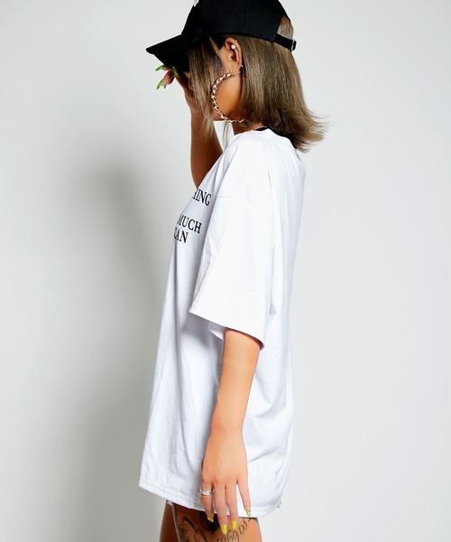 babyShoop（ベイビーシュープ）の「英字ロゴVネック半袖TOPS（Tシャツ/カットソー・レディース・ホワイト/ブラック・FREE）」の3枚目の写真