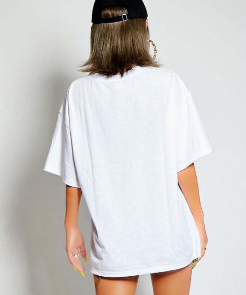 babyShoop（ベイビーシュープ）の「英字ロゴVネック半袖TOPS（Tシャツ/カットソー・レディース・ホワイト/ブラック・FREE）」の4枚目の写真