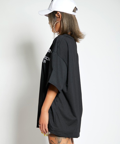 babyShoop（ベイビーシュープ）の「英字ロゴVネック半袖TOPS（Tシャツ/カットソー・レディース・ホワイト/ブラック・FREE）」の9枚目の写真