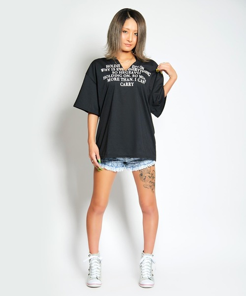 babyShoop（ベイビーシュープ）の「英字ロゴVネック半袖TOPS（Tシャツ/カットソー・レディース・ホワイト/ブラック・FREE）」の12枚目の写真