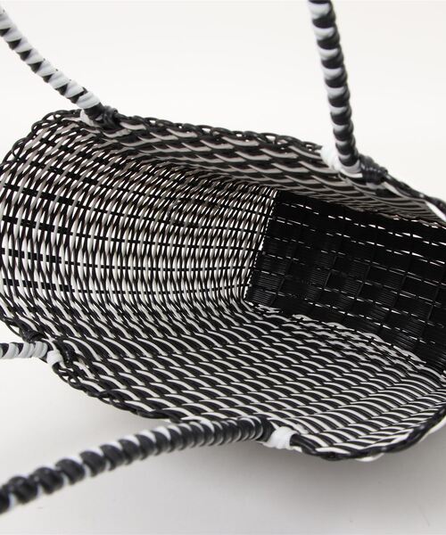 N.（N. Natural Beauty Basic）（エヌエヌナチュラルビューティーベーシック）の「[UNIQUE BATIK] バスケットトートバッグ（トートバッグ・レディース・ブラック/レッド・ﾌﾘ-）」の4枚目の写真