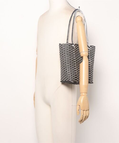 N.（N. Natural Beauty Basic）（エヌエヌナチュラルビューティーベーシック）の「[UNIQUE BATIK] バスケットトートバッグ（トートバッグ・レディース・ブラック/レッド・ﾌﾘ-）」の3枚目の写真