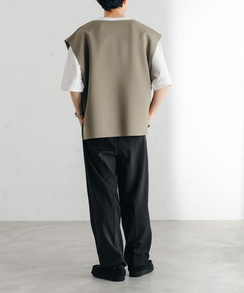 epnok(エプノック)の「ダンボールキーネックベスト(ベスト・メンズ・チャコールグレー/アイボリー/グレイッシュベージュ・SMALL/MEDIUM/LARGE)」の19枚目の写真