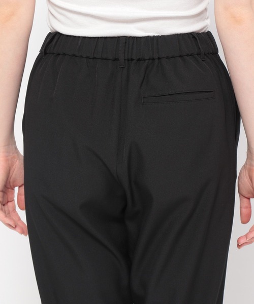 LEPSIM（レプシィム）の「嬉しい機能が付いたテーパードパンツ【ハタラク7DAYSパンツ】　281108（スラックス・レディース・ブラック/ピンク/グリーン/マスタード/グレイッシュベージュ・SMALL/MEDIUM/LARGE/X-LARGE/X-SMALL）」の12枚目の写真