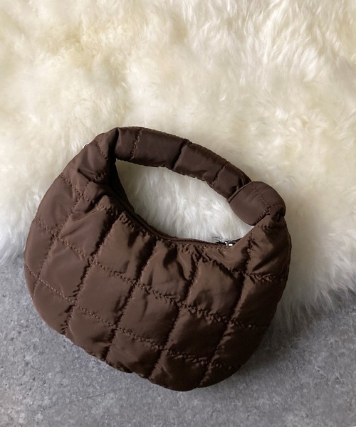 Riberry（リベリー）の「キルティング三日月ハンドバッグ（ハンドバッグ・レディース・ホワイト/ブラック/ベージュ/ブラウン/グリーン・FREE）」の4枚目の写真