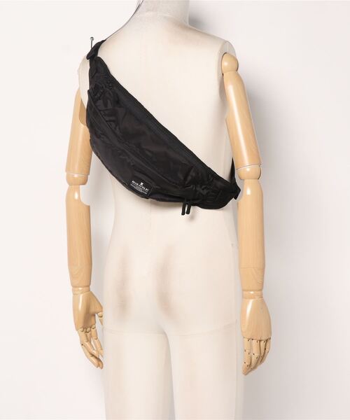 MAKAVELIC(マキャベリック)の「★MAKAVELIC★RICO SUPER LIGHT WAIST BAG(ボディバッグ/ウエストポーチ・レディース・ブラック/ベージュ/ネイビー・FREE)」の4枚目の写真